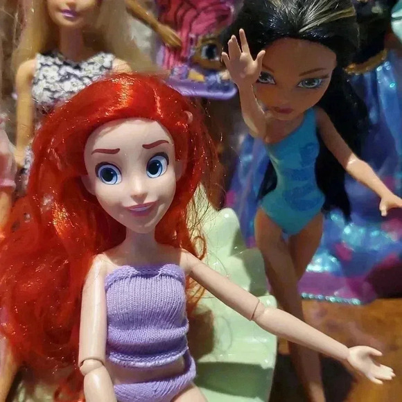 Lot of barbie dolls and friends 2x$8 Or All For $33 - Picture 3 of 6